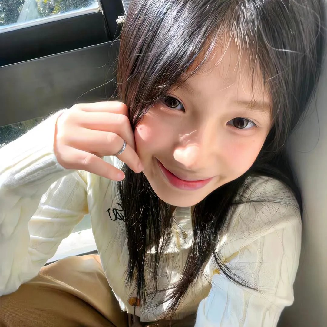 她爱他